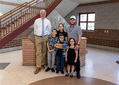 Photo of Yadnian Marrero Rivera, family members, and Principal Tim Sabol